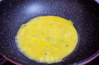 “鸡蛋”鸡蛋炒虾仁的做法步骤：3