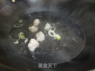 虾滑菠菜汤面的做法步骤：5