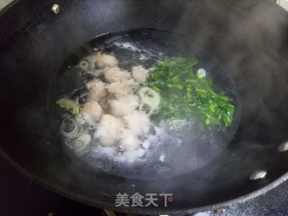 虾滑菠菜汤面的做法步骤：6