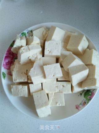 肉丁海带豆腐的做法步骤：2