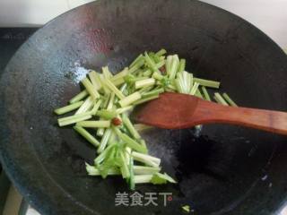 虾仁炒芹菜的做法步骤：3