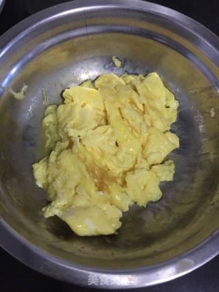 虾仁鸡蛋炒菠菜的做法步骤：2