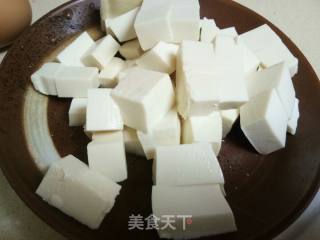 荠菜虾仁烩豆腐的做法步骤：3