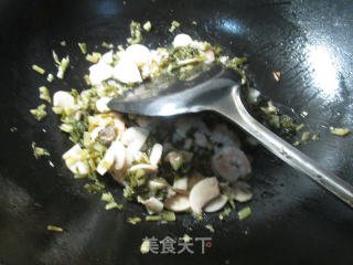 雪菜蘑菇炒虾仁的做法步骤：4