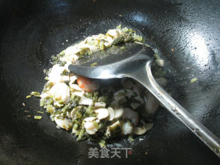 雪菜蘑菇炒虾仁的做法步骤：6