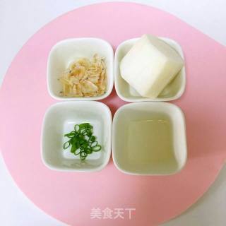 宝宝辅食分享:白萝卜丝虾皮汤的做法步骤：1