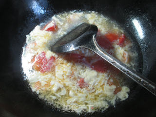 鸡蛋番茄虾仁汤的做法步骤：9