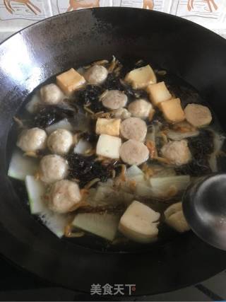 鱼丸紫菜虾皮汤的做法步骤：4