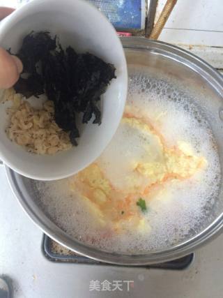 紫菜虾皮蛋花汤的做法步骤：4
