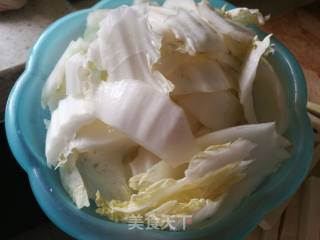 白菜炖豆腐的做法步骤：1