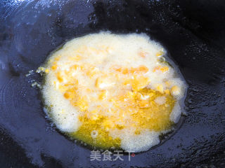 咸蛋黄虾仁豆腐的做法步骤：5