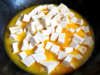咸蛋黄虾仁豆腐的做法步骤：7
