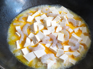 咸蛋黄虾仁豆腐的做法步骤：8