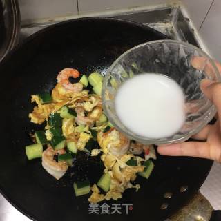 黄瓜虾仁鸡蛋的做法步骤：5