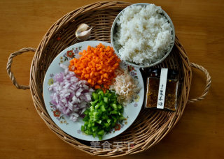 虾皮三蔬姜酒炒饭的做法步骤：1