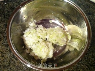白菜鸡蛋虾皮水煎包的做法步骤：1