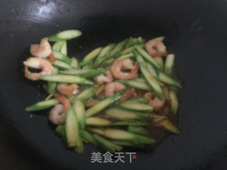 十分钟搞定的快手菜——虾仁芦笋的做法步骤：4