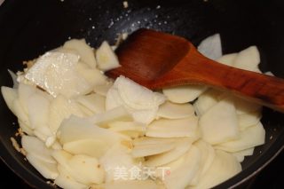 私房炒土豆片的做法步骤：4