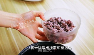 宝宝营养餐—桃红大虾寿司卷的做法步骤：9