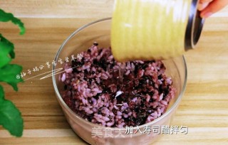宝宝营养餐—桃红大虾寿司卷的做法步骤：11