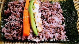 宝宝营养餐—桃红大虾寿司卷的做法步骤：13