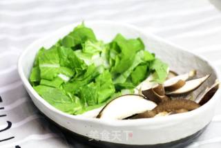 香菇白菜粥—感冒粥的做法步骤：2