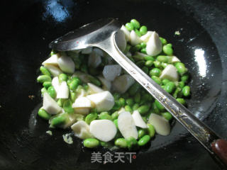 虾仁茭白炒毛豆 的做法步骤：4