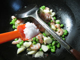 虾仁茭白炒毛豆 的做法步骤：8