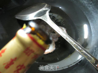 虾仁青菜炒年糕 的做法步骤：2