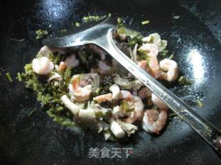 雪菜秀珍菇炒虾仁的做法步骤：7
