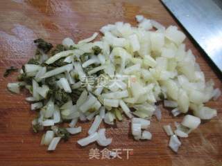腌白菜炒海鲜 的做法步骤：2