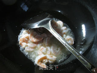 尖椒虾仁炒莲藕 的做法步骤：3
