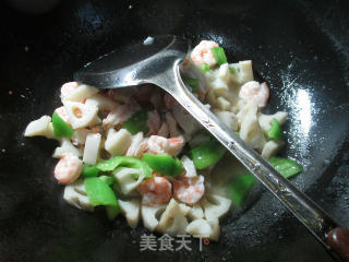 尖椒虾仁炒莲藕 的做法步骤：7