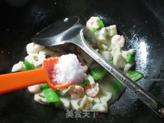 尖椒虾仁炒莲藕 的做法步骤：9