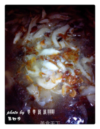 蘑菇酥肉浓汤的做法步骤：4