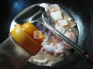 海鲜秀珍菇豆腐的做法步骤：6