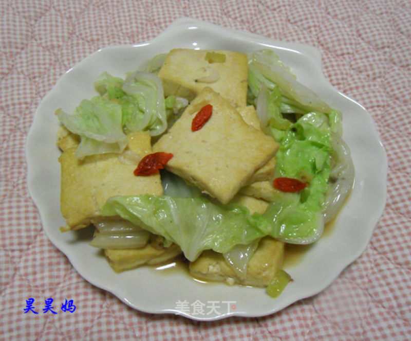 白菜虾皮炖豆腐的做法