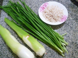 虾皮韭菜炒茭白的做法步骤：1