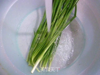 虾皮韭菜炒茭白的做法步骤：4