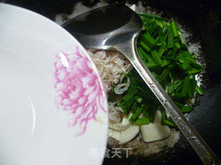 虾皮韭菜炒茭白的做法步骤：7