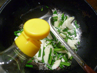虾皮韭菜炒茭白的做法步骤：9