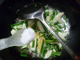 虾皮韭菜炒茭白的做法步骤：10