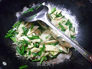 虾皮韭菜炒茭白的做法步骤：12
