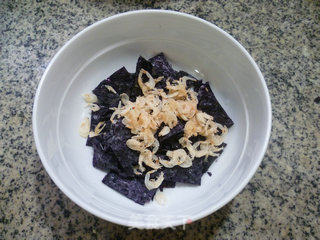 紫菜虾皮汤的做法步骤：1