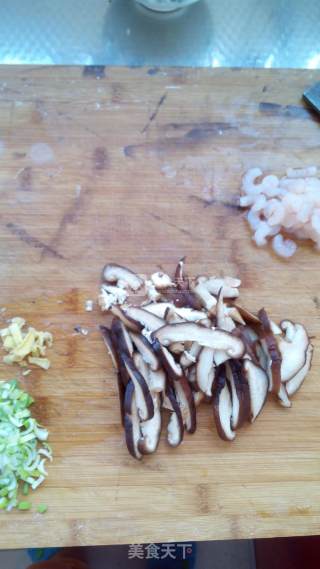 香菇虾仁生煎包的做法步骤：3