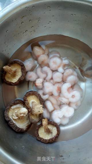 香菇虾仁生煎包的做法步骤：1