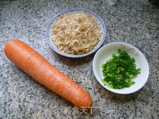 胡萝卜炒虾皮的做法步骤：1