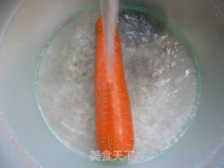 胡萝卜炒虾皮的做法步骤：2