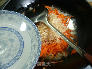 胡萝卜炒虾皮的做法步骤：5