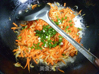 胡萝卜炒虾皮的做法步骤：10